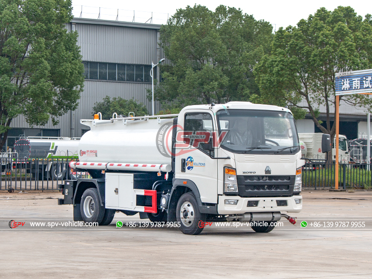 HOWO Light Duty Fuel Carrying Truck - Front Right Side